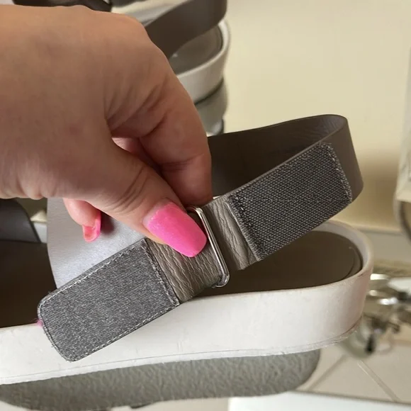 VINCE Tan Summer Sandals - Picture 5 of 11